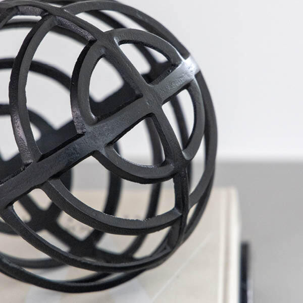 SCULTURA IN  METALLO NERO M